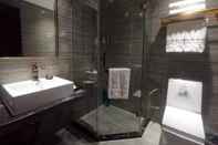 Phòng tắm bên trong Royal Meihao Hotel