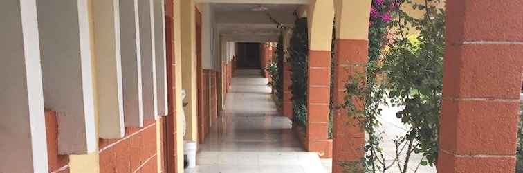 Lobi Hotel Real Classic Inn