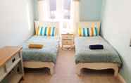 Kamar Tidur 2 Warm Cosy Family Home With Free Parking