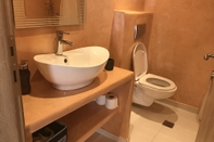 In-room Bathroom Fira home 1