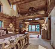 Bedroom 2 Pine Forest Lodge
