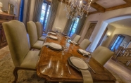 Restaurant 6 Lx1: Chateau D' Renaitre - Carmel-by-the-sea Luxury Villa: