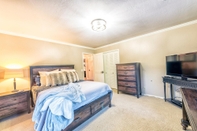 Bedroom Lx47: Pebble Garden Retreat Home With Modern Kitchen