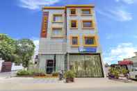 Luar Bangunan FabHotel Yellow