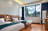 Bedroom 5 Yangshuo Qingyunge Hotel