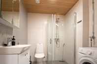 In-room Bathroom Spot Apartments Espoon Keskus