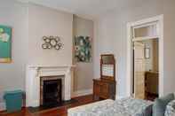 Bedroom 2 Bed Oasis near Forsyth Park