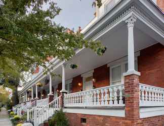 Exterior 2 2 Bed Oasis near Forsyth Park