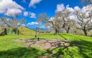 Common Space 2 LX 57: Weathertop Rustic Ranch in Carmel With Luxury Amenities