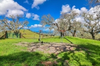 Khu vực công cộng LX 57: Weathertop Rustic Ranch in Carmel With Luxury Amenities