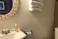 In-room Bathroom Munising Motel