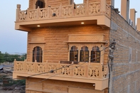 ภายนอกอาคาร Aapni Haveli