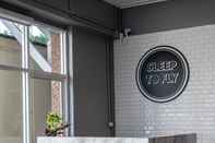 Lobi Sleep To Fly Hotel & Hostel