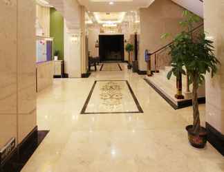 Lobi 2 Liangchen Meijing Hotel