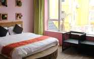 Kamar Tidur 7 Car Theme Inn