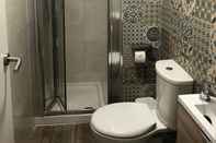 Phòng tắm bên trong Hostal Olozaga