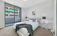 Bedroom 3 Sydney Airport Brand New 3bed Apt+freeparking Nwc009