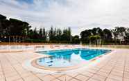 Swimming Pool 7 Bugalows camping Regio