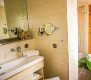 In-room Bathroom 6 Ortners Resort