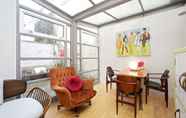 Lobi 5 Bright Chic Garden Apartment