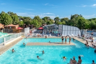 Kolam Renang Camping Le Frejus