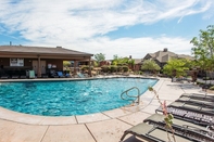 Swimming Pool Life Is Good 3 Bedroom Apts