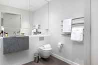 Toilet Kamar London Greenwich Luxury Apartment O2