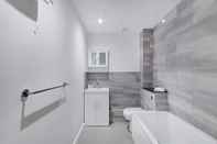 Toilet Kamar Karah Suites - The Galleria