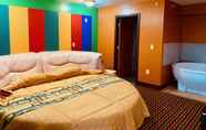 Kamar Tidur 2 Motor City Inn & Suites