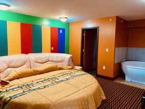 Bedroom 4 Motor City Inn & Suites