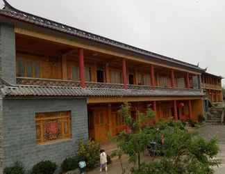 Exterior 2 Tiger Leaping Gorge Tea-Horse Hotel