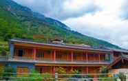 Exterior 2 Tiger Leaping Gorge Tea-Horse Hotel