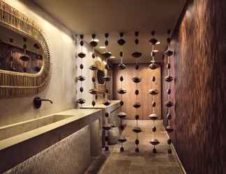 Lobi 2 The Royal Senses Resort & Spa Crete, Curio Collection Hilton