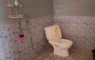 Toilet Kamar 5 Losmen Anugrah