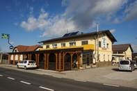 Bên ngoài Guesthouse Čelan