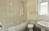 In-room Bathroom 6 Karah Suites - Manley Gardens Two