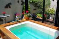 Swimming Pool PENSION La Mer