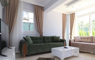 พื้นที่สาธารณะ 3 Villa AKD1  by JoyLettings