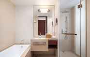 In-room Bathroom 7 Courtyard by Marriott Wuxi Lihu Lake