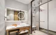 In-room Bathroom 6 Courtyard by Marriott Wuxi Lihu Lake