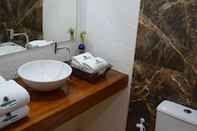 ห้องน้ำภายในห้อง Pousada Village Sonhos Camocim