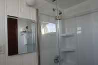 In-room Bathroom Oceana Cottages