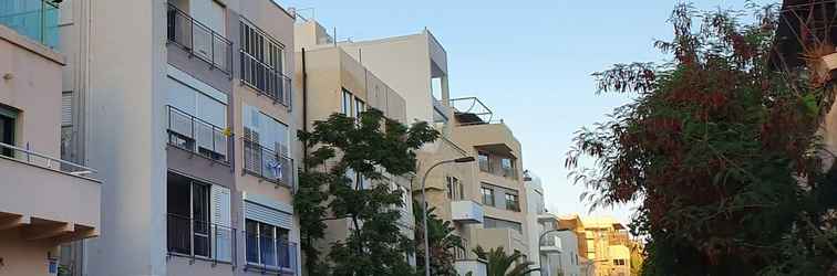 Exterior Charming 3 BDR Aptartment Near the Beach TL51