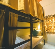 Bedroom 2 On The Ghat by Howdy Hostels