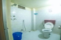 In-room Bathroom On The Ghat by Howdy Hostels