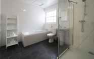 Toilet Kamar 6 New Street