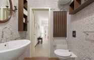 In-room Bathroom 5 Villa Denise