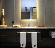 In-room Bathroom 5 ibis Styles Wenzhou Heart Workshop