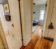 Bedroom 2 2brclassic Downtown Housebright & Charming