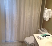 In-room Bathroom 7 National at Ballston Metro